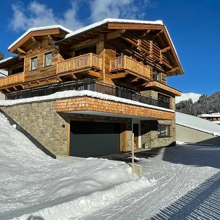 Apartment Mountain Tux